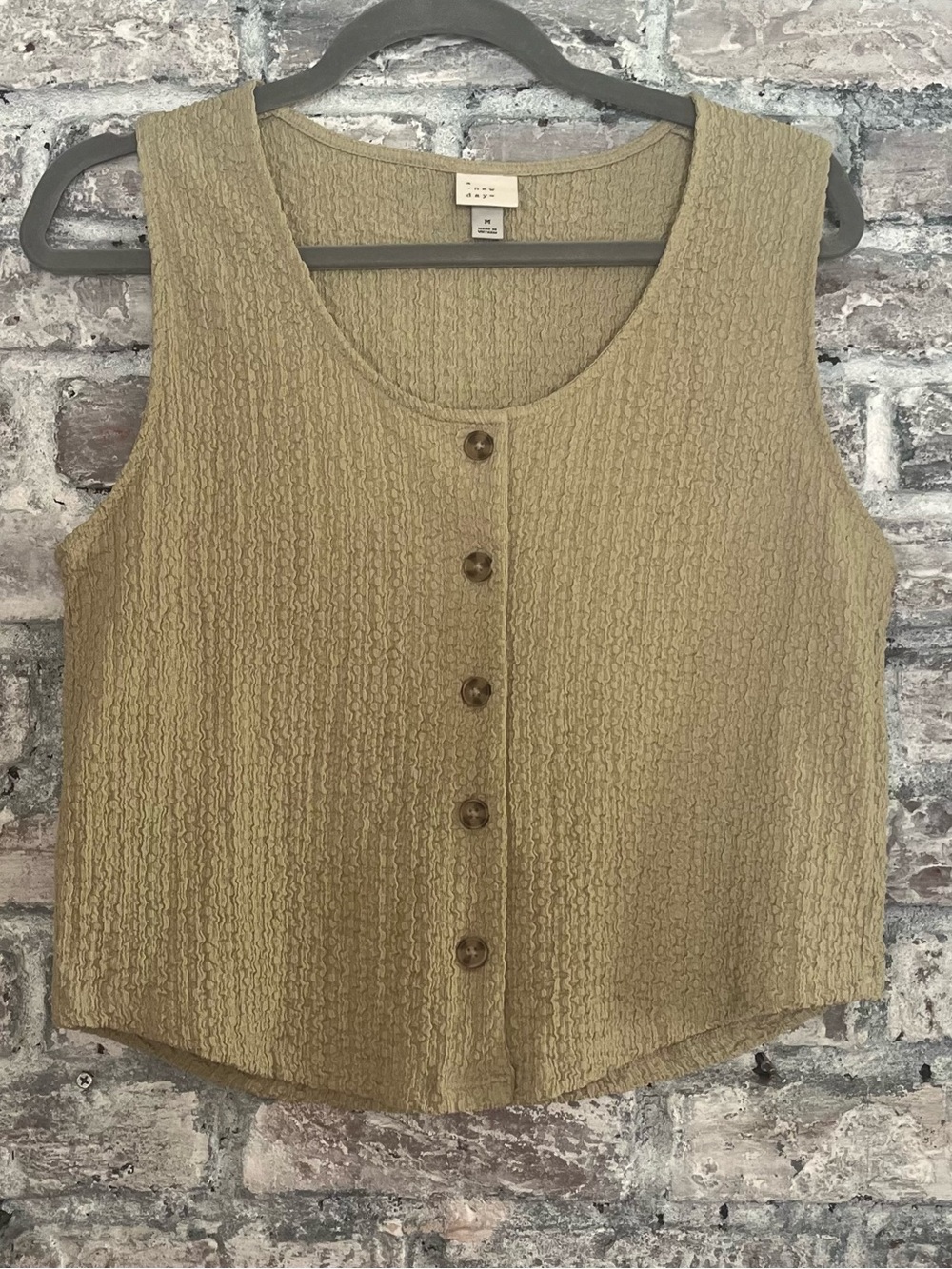 Sleeveless Textured Button-Front Tank Top Beige/Tan NWOT listing many new items
